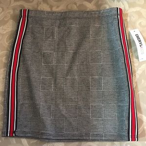 Cherly Kids NWT Plaid Skirt, Black, White & Red Side Stripe, Sz L Elastic Waist